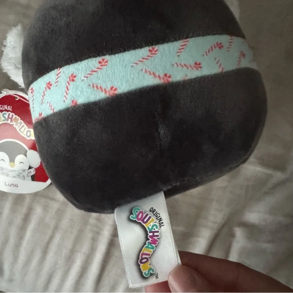 Squishmallow Luna the penguin - Picture 5 of 5